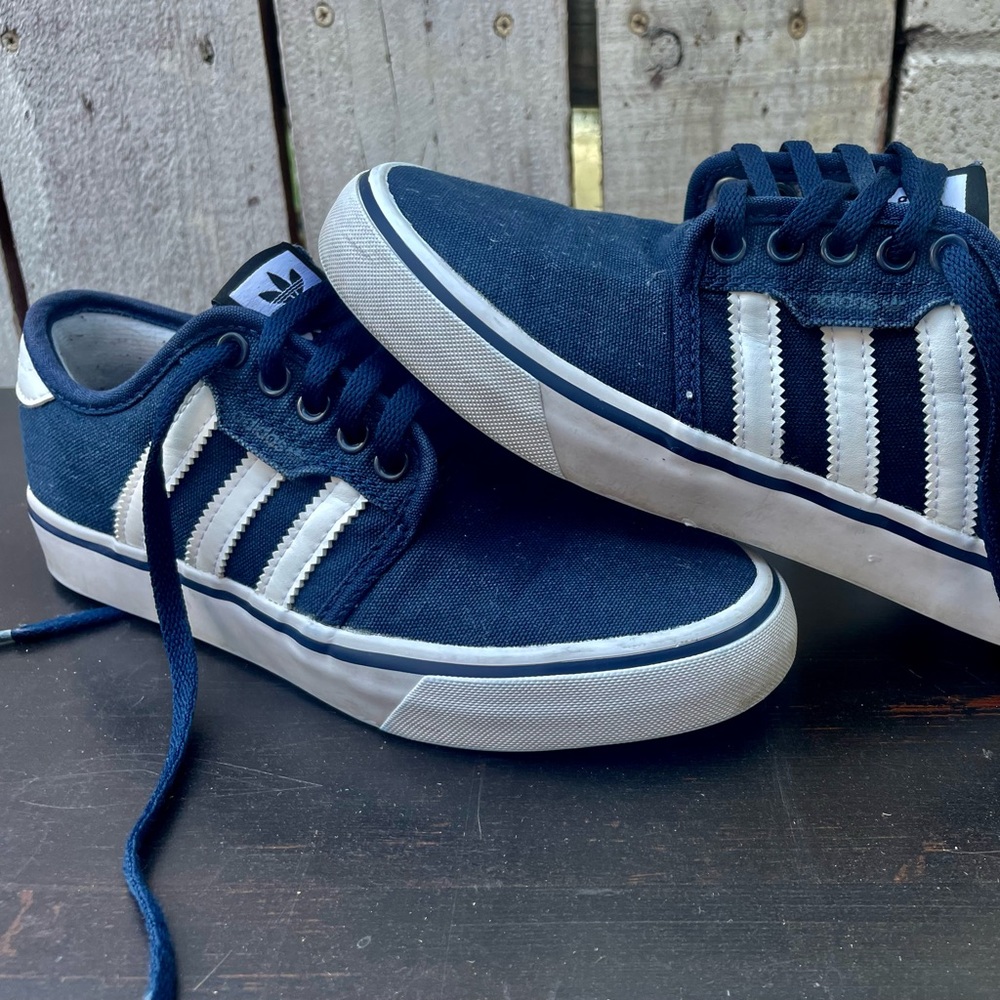 Adidas - boys navy blue tennis size 3.5